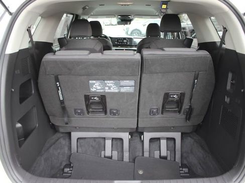 Used 2024 Kia Carnival LX FWD image 24