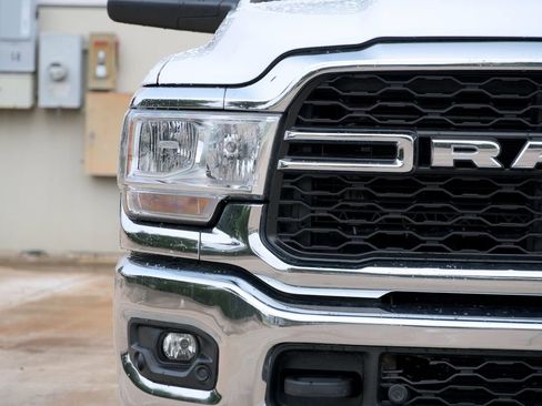 Used 2022 RAM 2500 Tradesman w/ Chrome Appearance Group AWD/4WD image 19