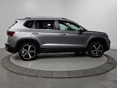 Certified 2022 Volkswagen Taos SEL image 7