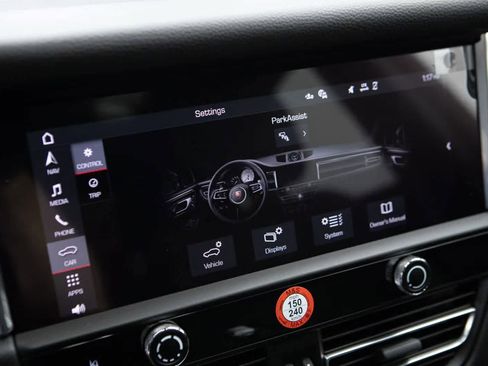 Certified 2026 Porsche Macan AWD/4WD image 15
