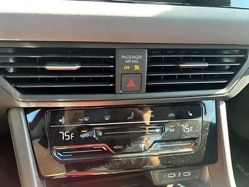 Used 2026 Volkswagen Jetta SE FWD image 27