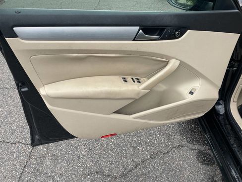 Used 2012 Volkswagen Passat 2.5 SE image 16