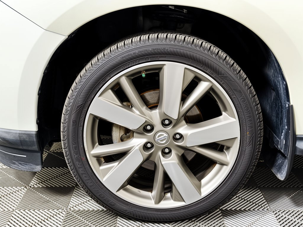 Used 2015 Nissan Pathfinder Platinum FWD image 15