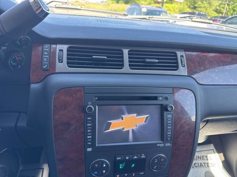 Used 2012 Chevrolet Avalanche LTZ AWD/4WD image 32