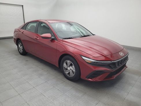 Used 2025 Hyundai Elantra SE FWD image 11
