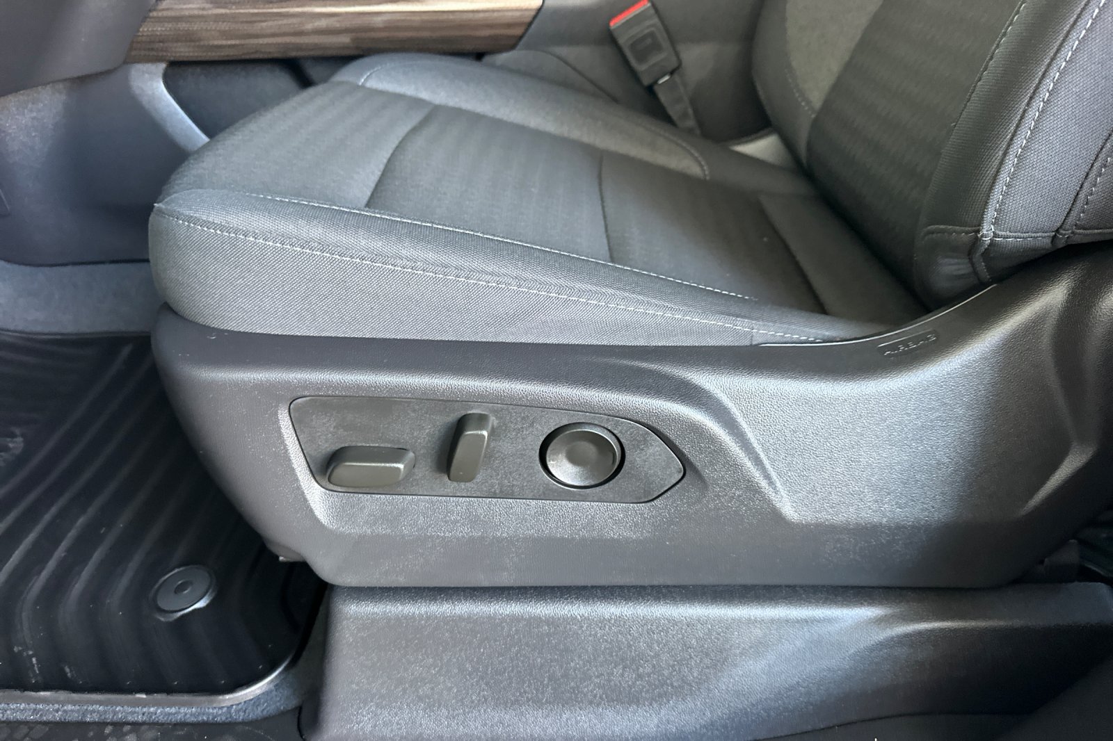 Used 2025 Chevrolet Silverado 1500 LT w/ LPO, Dark Essentials Package RWD image 13