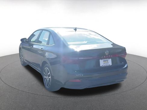 Used 2025 Volkswagen Jetta SE image 10