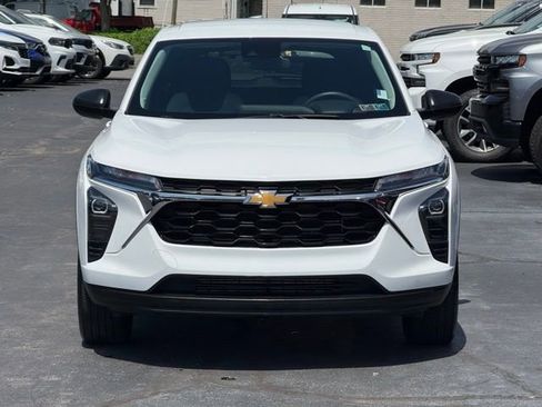 Used 2024 Chevrolet Trax LS FWD image 2