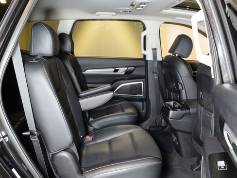 Used 2022 Kia Telluride S FWD image 30