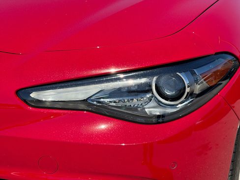 Used 2023 Alfa Romeo Giulia Estrema image 9