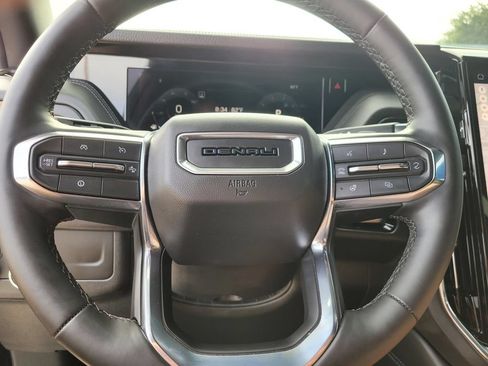 Used 2025 GMC Yukon Denali AWD/4WD image 30