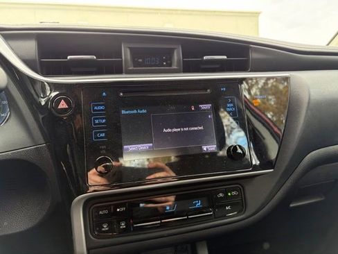 Used 2019 Toyota Corolla LE image 12