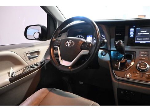Used 2016 Toyota Sienna XLE w/ XLE Navigation Package FWD image 26