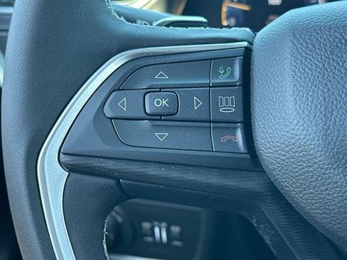 Used 2025 Jeep Grand Cherokee Laredo X w/ Luxury Tech Group I AWD/4WD image 26