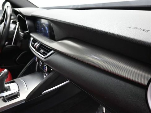 Used 2022 Alfa Romeo Stelvio Veloce image 39