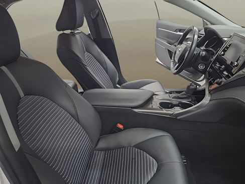 Used 2024 Toyota Camry SE FWD image 17