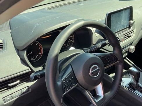 Used 2020 Nissan Altima 2.5 S FWD image 12