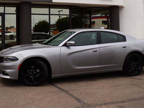 Used 2018 Dodge Charger SXT Plus w/ Driver Confidence Group RWD image 4