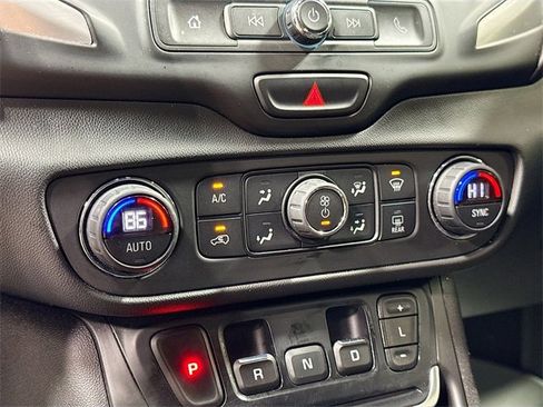 Used 2018 GMC Terrain SLE w/ Driver Convenience Package image 17