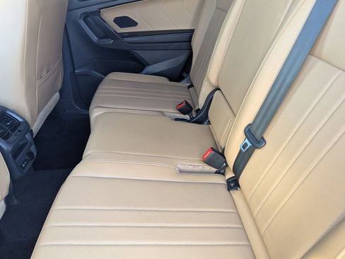 Used 2023 Volkswagen Tiguan SE image 17