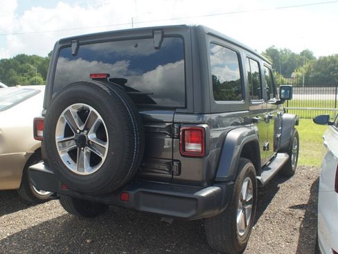 Used 2021 Jeep Wrangler Unlimited Sahara AWD/4WD image 4