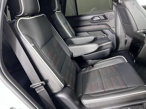 Used 2025 GMC Yukon AT4 Ultimate AWD/4WD image 28