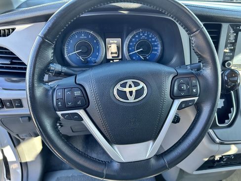 Used 2018 Toyota Sienna XLE Premium image 15