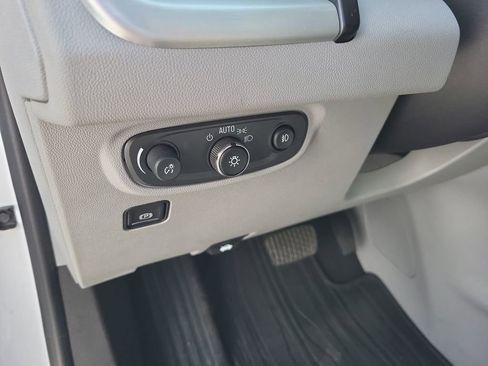 Used 2024 GMC Terrain SLT FWD image 14