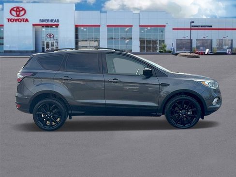 Used 2018 Ford Escape SE w/ SE Sport Appearance Package image 4