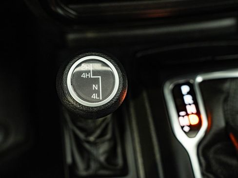 Used 2022 Jeep Wrangler Sport AWD/4WD image 33