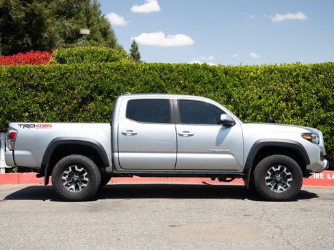 Used 2023 Toyota Tacoma TRD Off-Road w/ TRD Premium Off Road Package AWD/4WD image 4