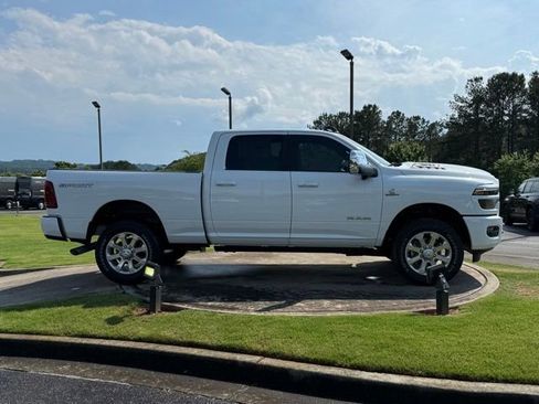 New 2026 RAM 2500 Laramie AWD/4WD image 8