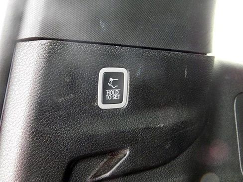 Used 2023 Jeep Wagoneer L Series II image 9