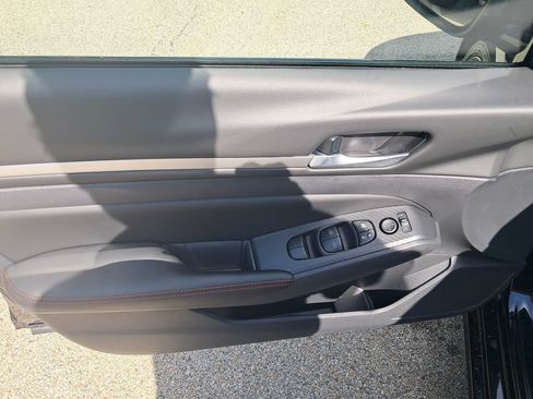 New 2026 Nissan Altima 2.5 SR w/ SR Midnight Edition Package FWD image 11