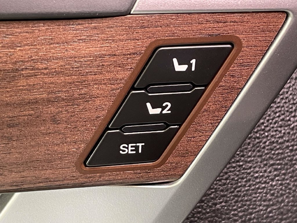 Used 2023 Toyota Sequoia Capstone AWD/4WD image 37