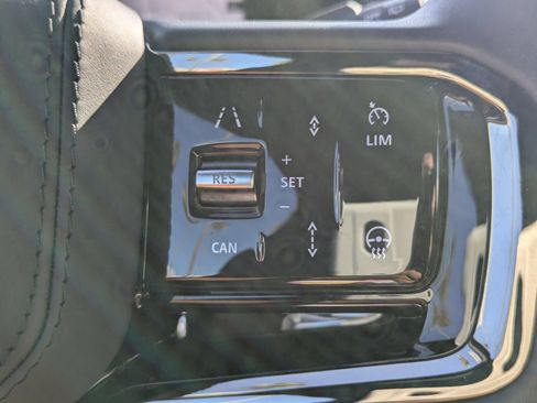 Used 2026 Land Rover Range Rover Velar S AWD/4WD image 18