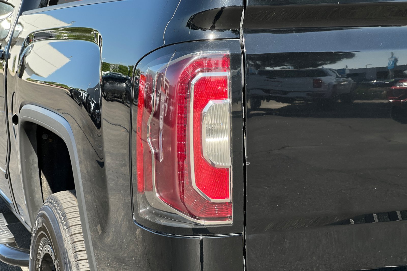 Used 2018 GMC Sierra 1500 SLT w/ All Terrain Package AWD/4WD image 41
