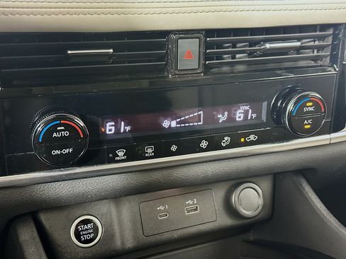 Used 2021 Nissan Rogue SV FWD image 23
