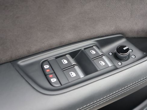 Used 2019 Audi Q8 Prestige w/ Luxury Package AWD/4WD image 10