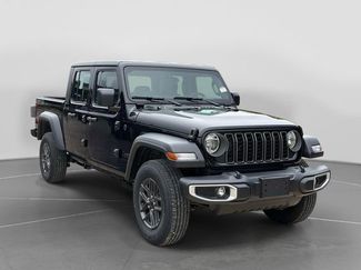 New 2026 Jeep Gladiator Sport video 1