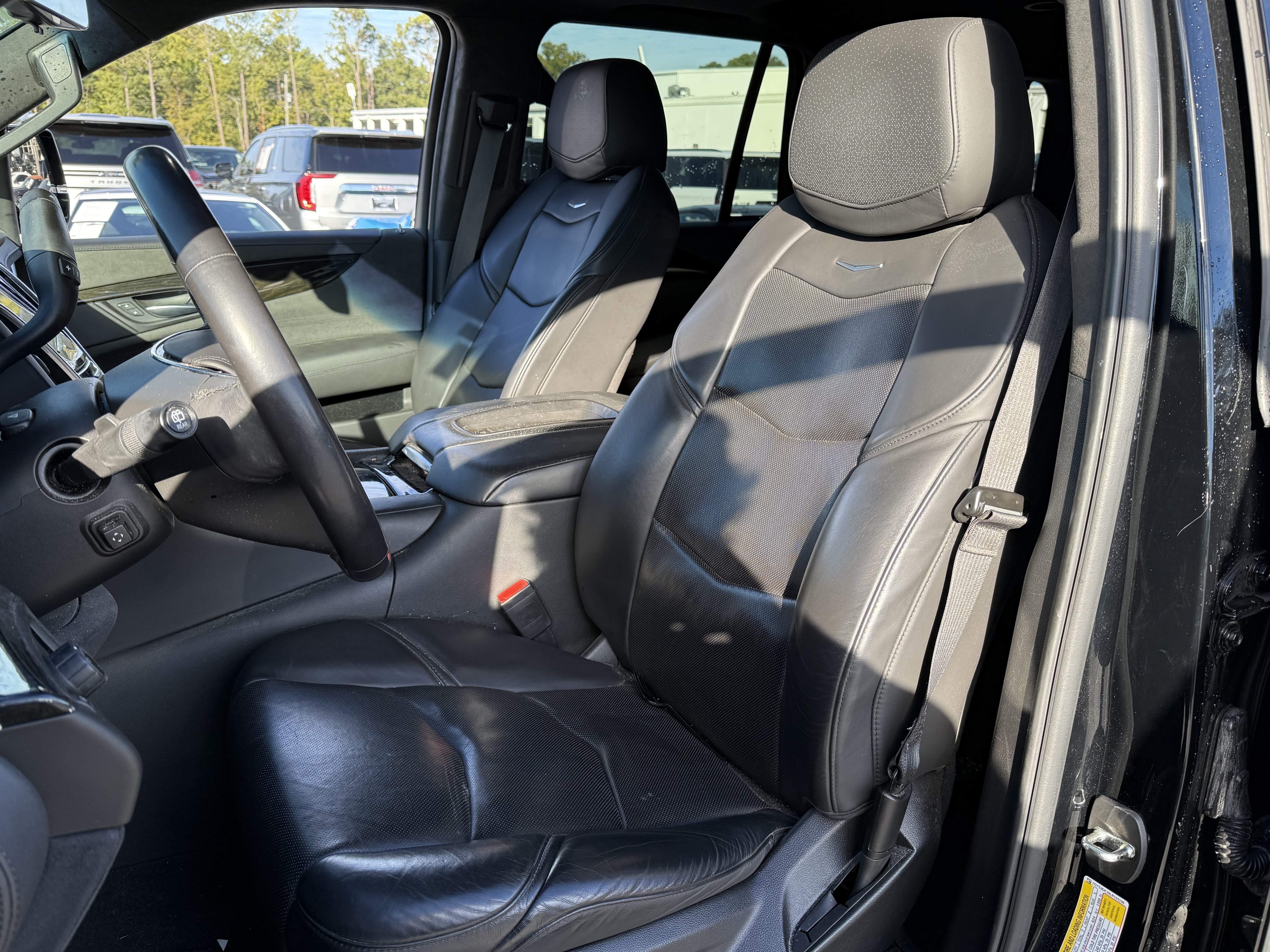 Used 2020 Cadillac Escalade Platinum RWD image 7
