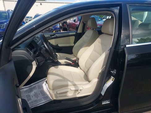 Used 2017 Volkswagen Jetta SE FWD image 28