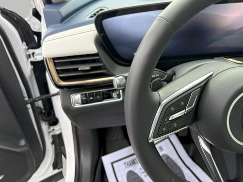 Certified 2025 Buick Envision Avenir image 12