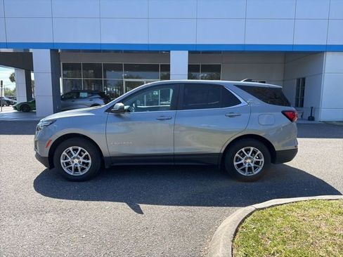 Used 2023 Chevrolet Equinox LT w/ Driver Convenience Package image 3