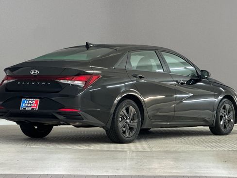 Used 2023 Hyundai Elantra SEL FWD image 9