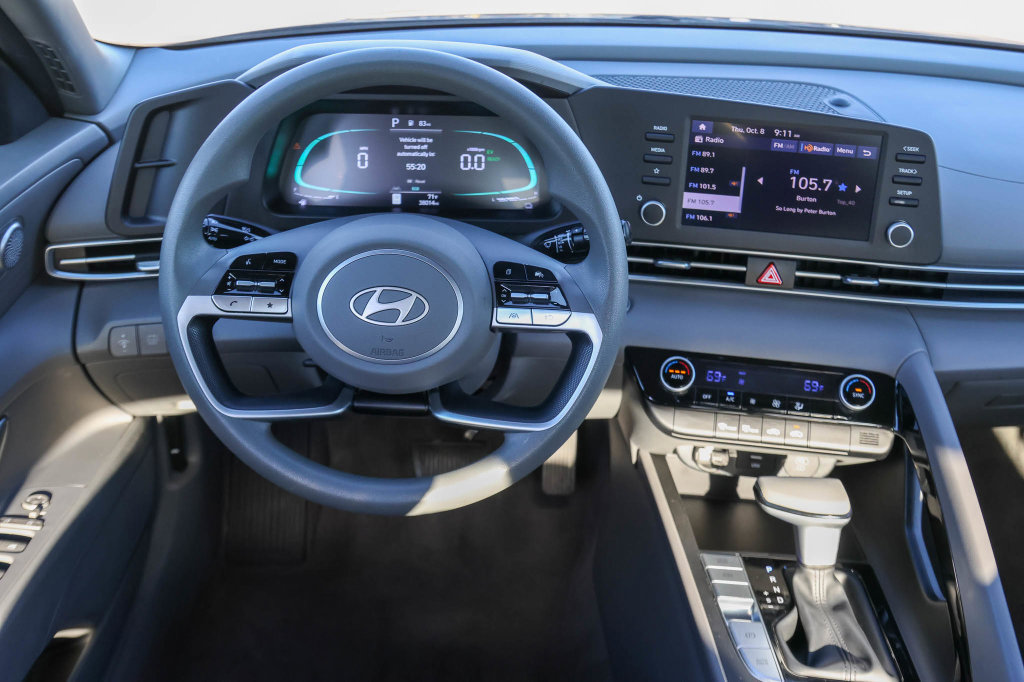 Used 2025 Hyundai Elantra Hybrid FWD image 18