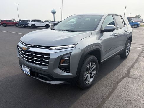New 2027 Chevrolet Equinox LT w/ Convenience Package II FWD image 9