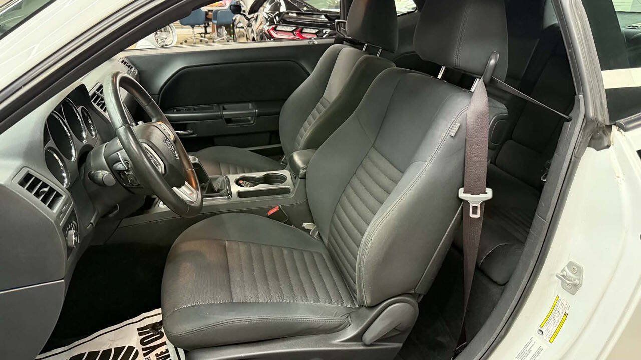 Used 2014 Dodge Challenger R/T RWD image 10