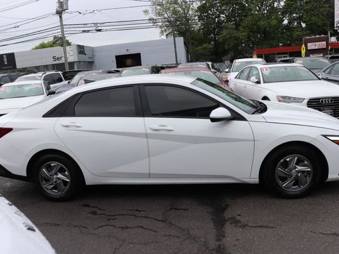 Used 2024 Hyundai Elantra SE FWD image 6