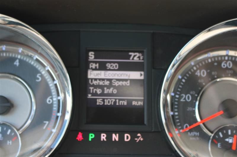 Used 2013 Chrysler Town & Country Touring FWD image 17